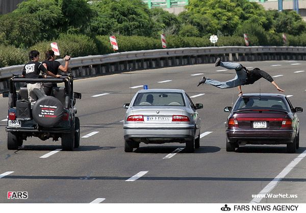 Obrázek skok z auta na auto