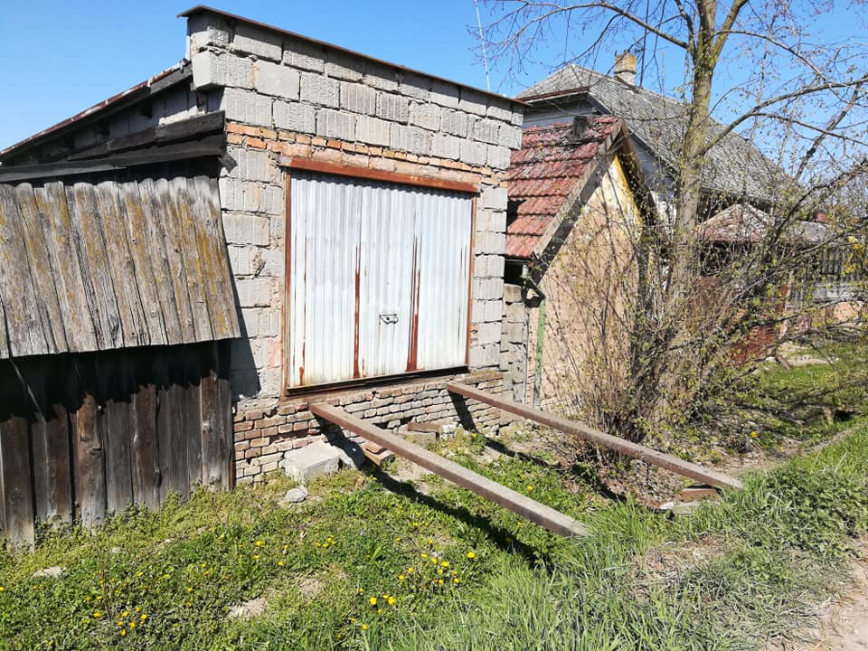 Obrázek tam asi zenska neparkuje