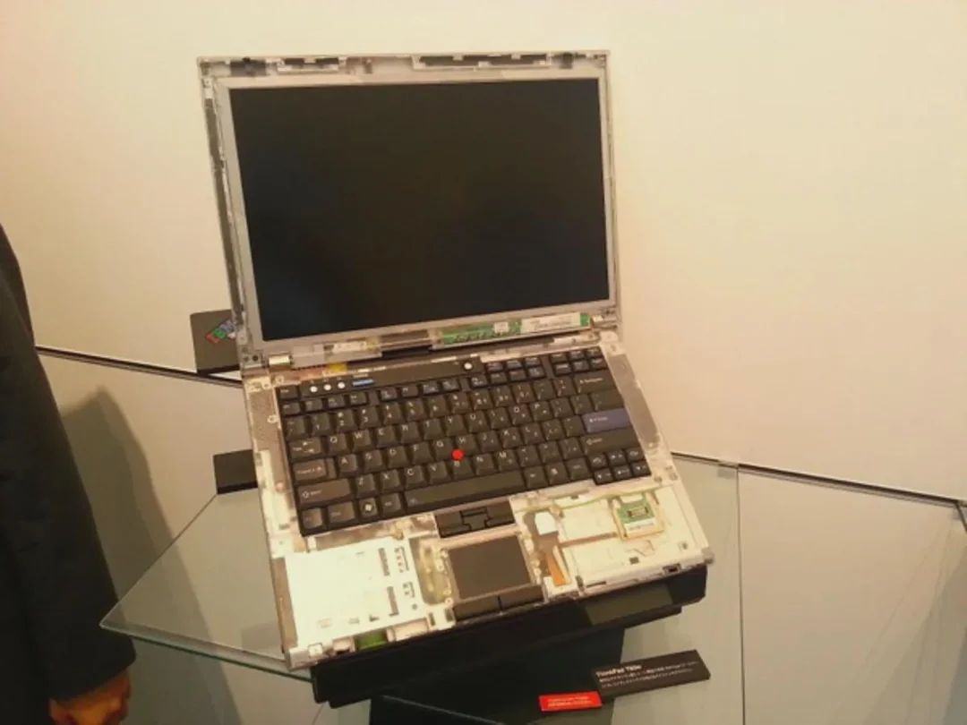 Obrázek transparentny thinkpad