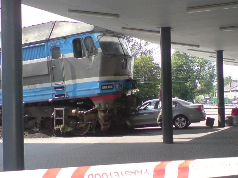 Obrázek vlak kontra auto