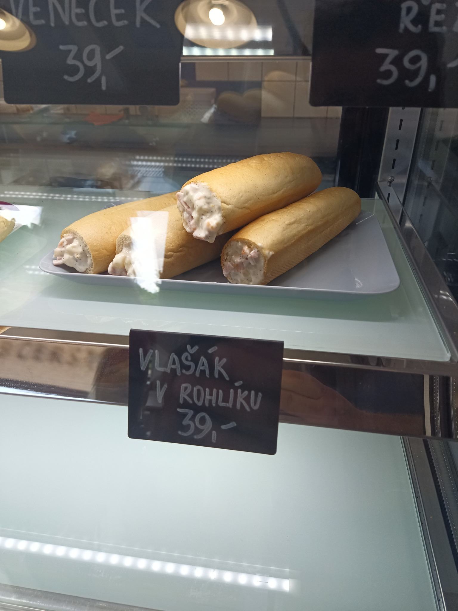 Obrázek vlasak v rohliku