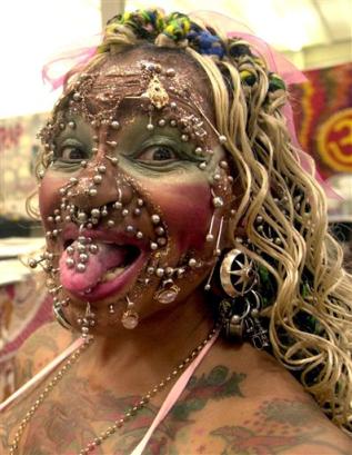 Obrázek worlds most pierced woman