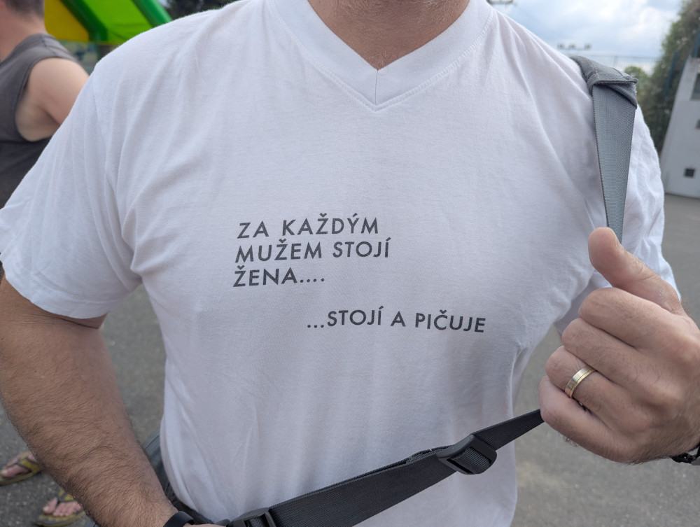 Obrázek za&nbsp;kazdym&nbsp;muzem&nbsp;stoji&nbsp;zena