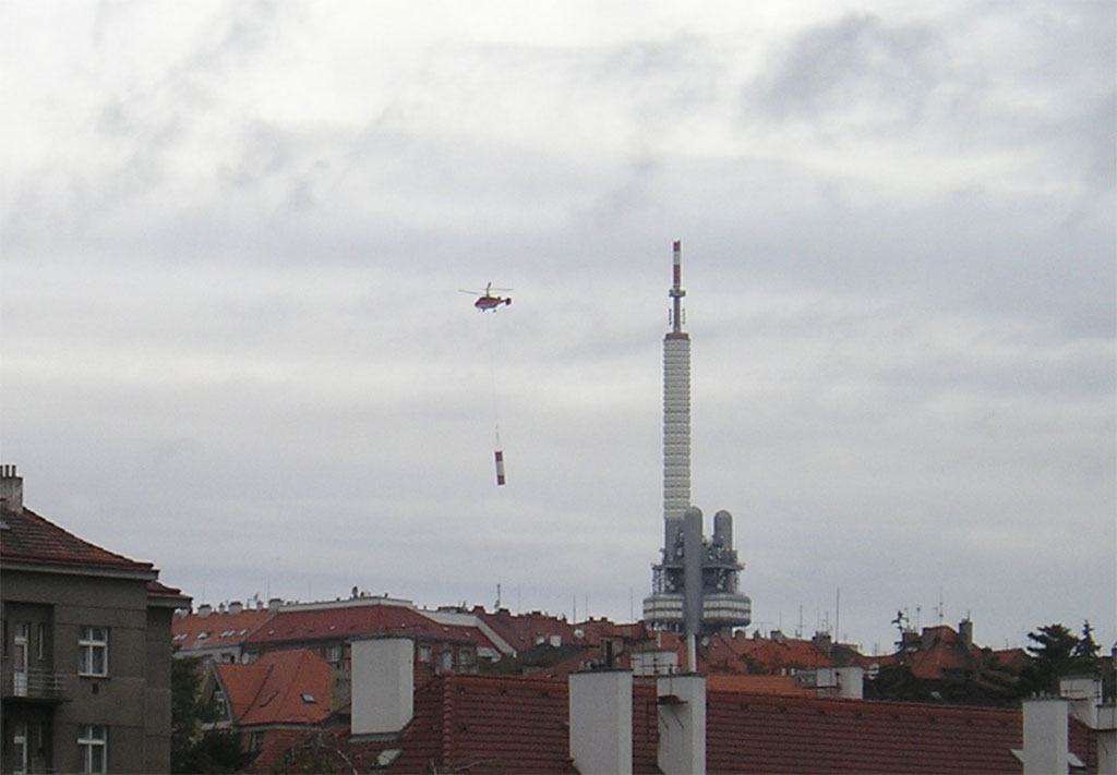 Obrázek zizkovsky vysilac vrtulnik