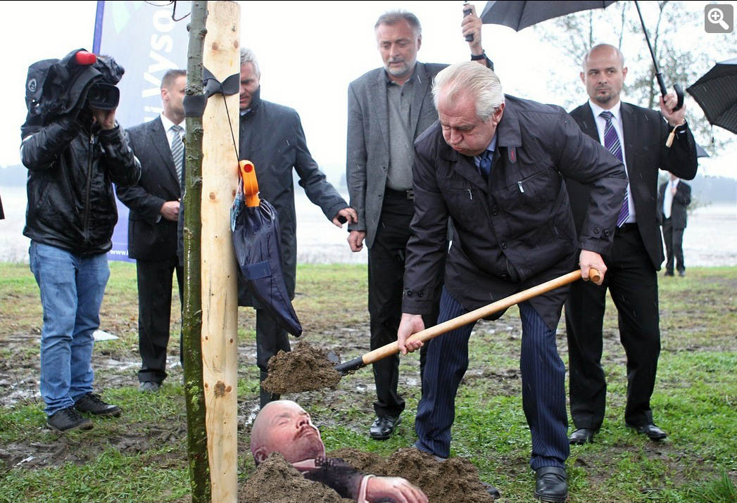 zemi_a_lena.jpg zemi_a_lena.jpg