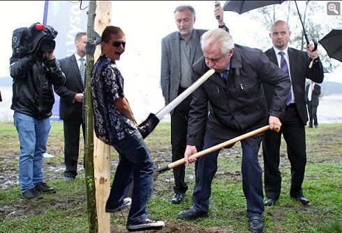 Deex.jpg Deex.jpg
