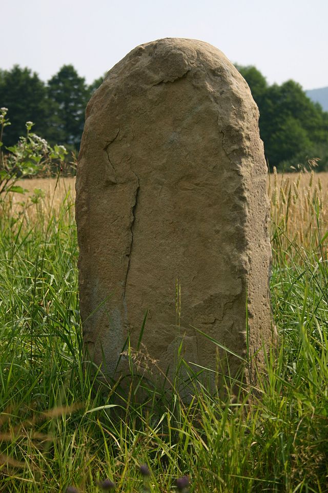 640px-Veverska_Bityska_-_smirci_kamen_5B1_5D.jpeg 640px-Veverska_Bityska_-_smirci_kamen_5B1_5D.jpeg