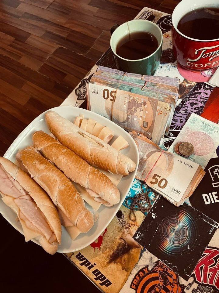 Obrázek snidane ceskeho politika