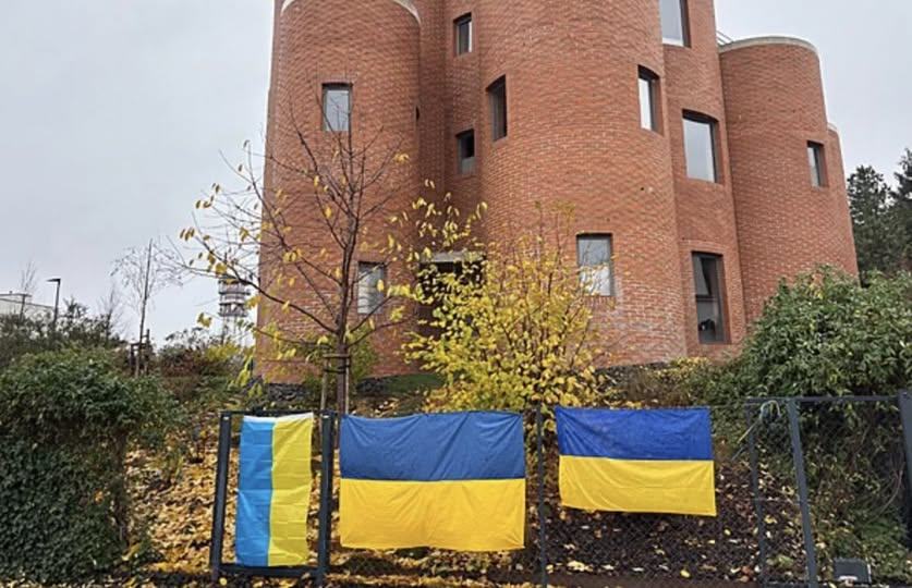 Obrázek 3krat hrdinum slava