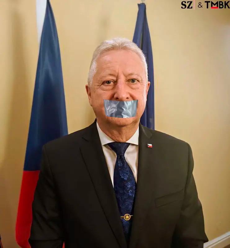 Obrázek Nove&nbsp;opraveny&nbsp;oficialni&nbsp;portret&nbsp;ministra&nbsp;obrany&nbsp;Zuny