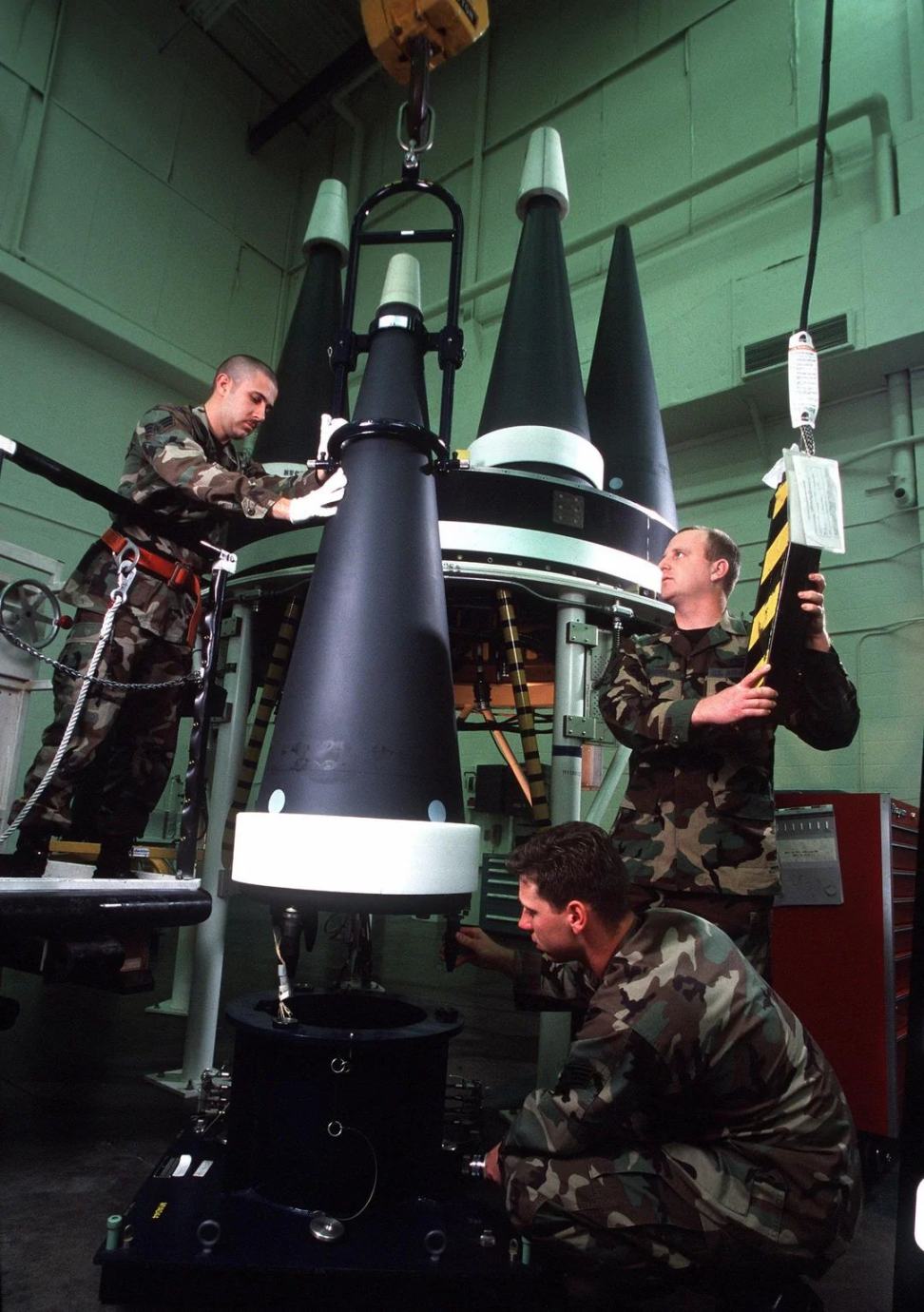 Obrázek W87 nuclear warheads